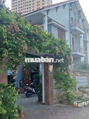 CHO THUÊ BIỆT THỰ SÂN VƯỜN 2.5 TẦNG, ĐẤT 700M2, 37.5M MẶT TIỀN ĐƯỜNG
