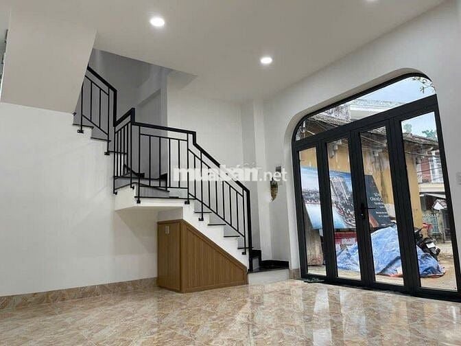 Cần tiền bán gấp nhà cách biển Nguyễn Tất Thành chỉ 5 phút đi bộ