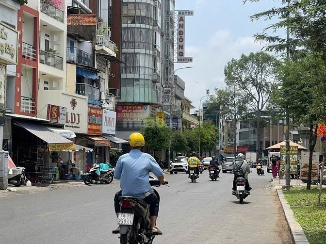 Bán gấp nhà MT Sư Vạn Hạnh P,12 Quận 10 DT 5,8 x 17m 5 Tầng giá 37 tỷ