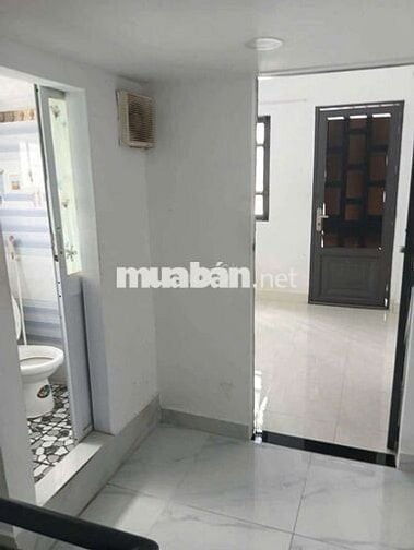 Cho thuê nhà nguyên căn 2 phòng ngủ 2wc đang trống sẵn