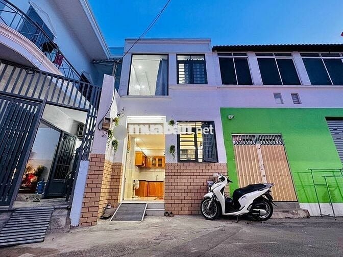 Nhà hẻm xe hơi 8m gần QL50, chủ thiện chí bán gấp ( 90m2 + 1ty8 ) SHR