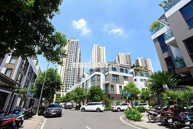 Cho thuê nhà phố liền kề khu Hà Đô Centrosa Phường 12 Quận 10