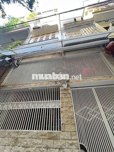 Bán Nhà Lạc Long Quân Cầu giấy gần chợ Bưởi 45m 4tầng Mt 4. giá 12.3tỷ