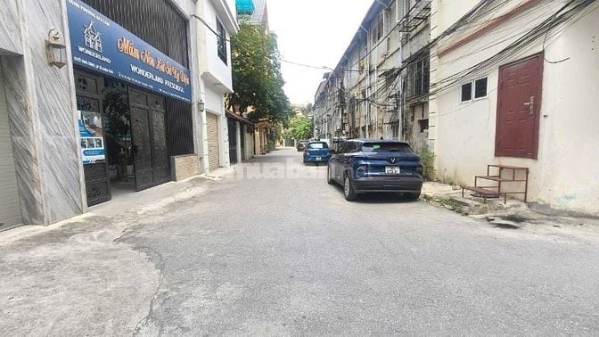 CHO THUÊ NHÀ NGUYÊN CĂN PHỐ ĐỘI CẤN - BA ĐÌNH - 3 Ô TÔ TRÁNH - KD Đỉnh