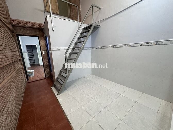 Cho nhà nguyên căn hẻm rộng đường CMT8 Quận 3