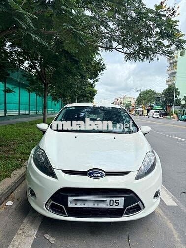 Ford Fiesta 2013 1.6 AT Hatchback - 100000 km