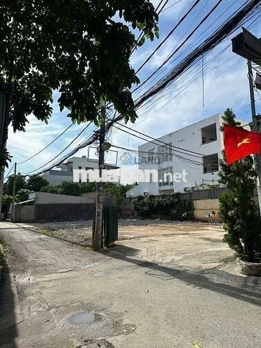 NGỘP BÁN GẤP LÔ ĐẤT HẺM 16M ĐƯỜNG PHẠM VĂN ĐỒNG, NGANG 5,5 MÉT.