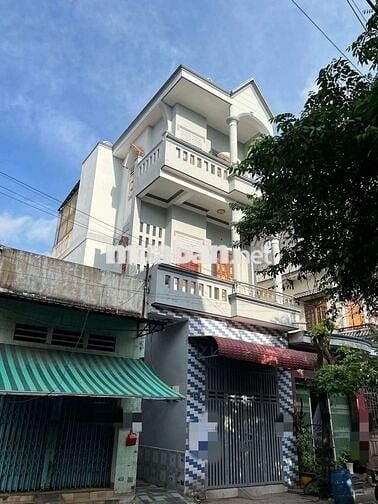 Cho thuê nhà 2 lầu 8 phòng trọ gần 550 kdc bình hòa