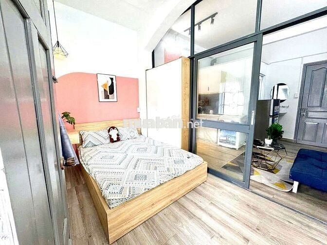Cho thuê căn hộ một phòng ngủ ban công rộng ở cầu vượt Cộng Hoà
