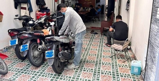 Cần bán gấp nhà diện tích 80m2, hẻm xe tải, cách mặt tiền đường 50m