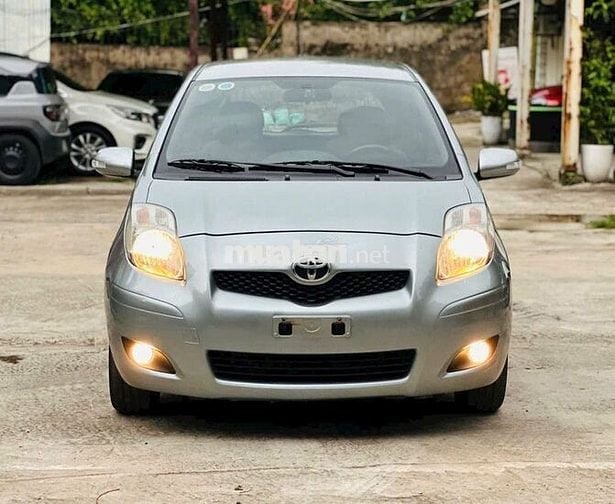 YARIS 2012