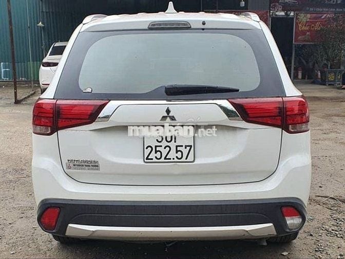 Bán Mitsubishi Outlander 2.0AT năm 2018.