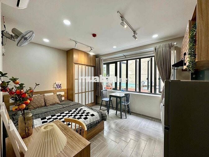 CĂN HỘ Q1_RỘNG RÃI_THOÁNG MÁT_SẠCH SẼ_CỬA SỔ LỚN_MÁY GIẶT RIÊNG_HẺMOTO