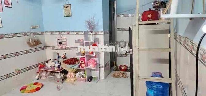 GẤP!! TRỌ 6 PHÒNG, DT 5x20, HẺM 6M, GẦN VINCOM, 10TR/THÁNG, 3 ĐỒNG TL