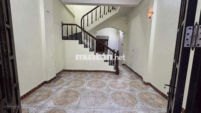 Nhà ngõ 115 phố Nguyễn Khang, Dt 40m2 x 4 tầng, 14 triệu/tháng