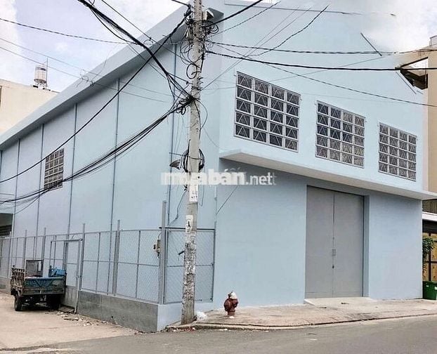 Cho Thuê Nhà ,Góc 2 Mặt Tiền : DTSD 450m2
