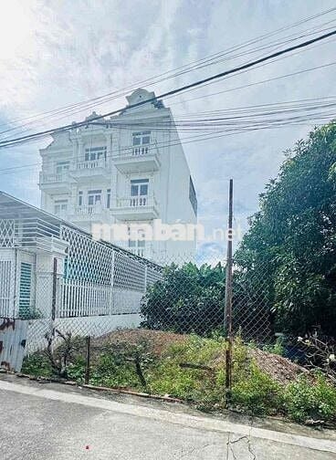 chính chủ bán lô đất dt 200 m ngang 7,5 m cách siêu thị go tầm 400 m