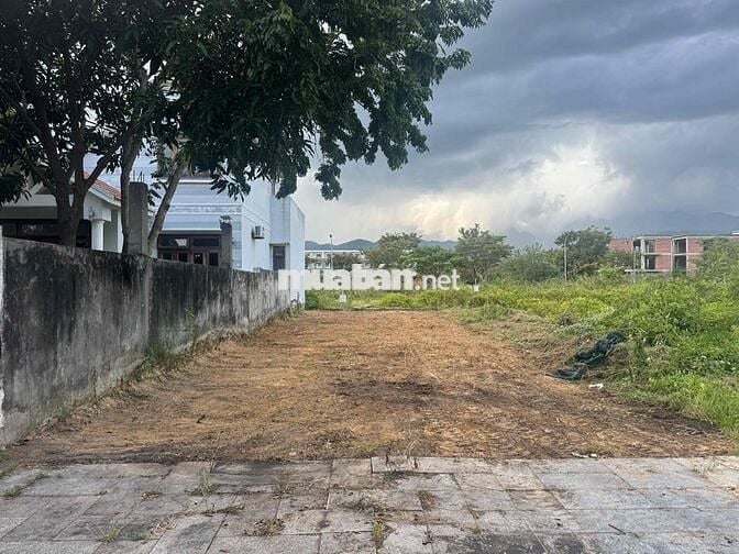 Bán lô đất đường 10m5 đối diện trường Đàm Quang Trung