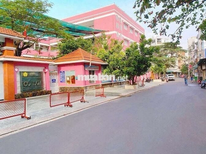 Khu hiếm nhà bán _vuông vức nở hậu _2 tầng BTCT _2măt hẻm xe hơi  _