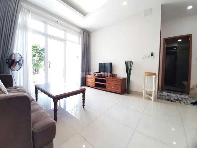 Chung cư Ông Ích Khiêm, Quận 11: 2p ngủ, 2wc, ban công, 11tr/th