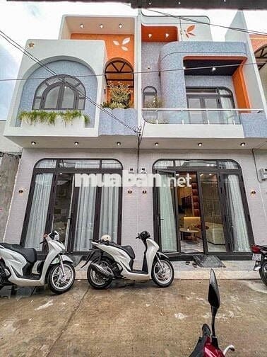 BÁN NHÀ ĐẸP FULL NỘI THẤT VỊ TRÍ ĐẸP CẦN THƠ