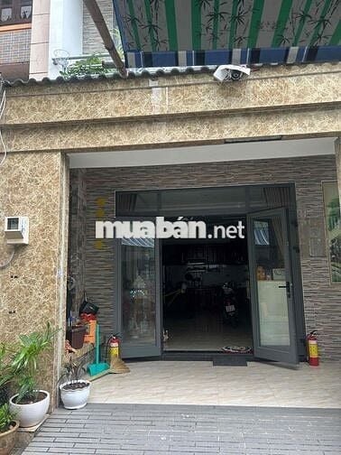 Mặt bằng kinh doanh hoặc văn phòng