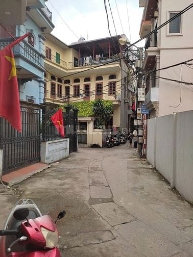Bán nhà ngõ ô tô đỗ cửa, 50m ra đường Lĩnh Nam, DT 33m2, 6 tầng