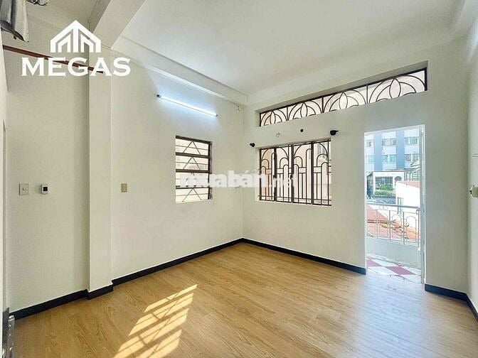 PHÒNG BAN CÔNG FULL NỘI THẤT MỚI - 40m2 - NGAY SAU HÀ ĐÔ CENTROSA