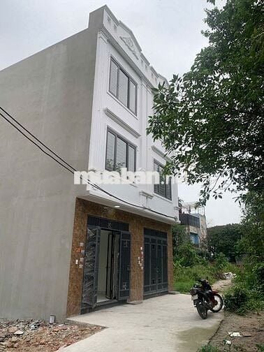 Nhà 4Tx43m2, ô tô đậu trước nhà, 500m trường đại học TDTT giá 3,5 tỷ