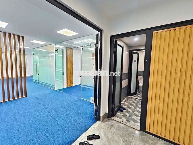 NHƯỢNG sàn VP 120m2 mặt phố Dịch Vọng Hậu, ô tô đỗ cửa