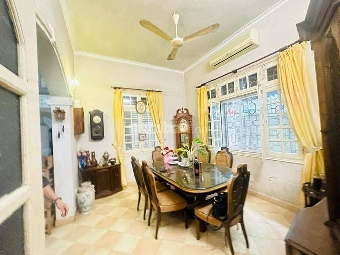 Bán nhà phố Liễu Giai 72m2, khu phân lô, ô tô ra vào. 20,8 tỷ