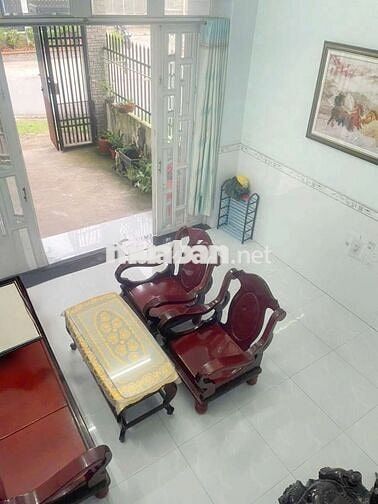 Nhà mới có sân ô tô đậu 2pn mặt tiền đs93