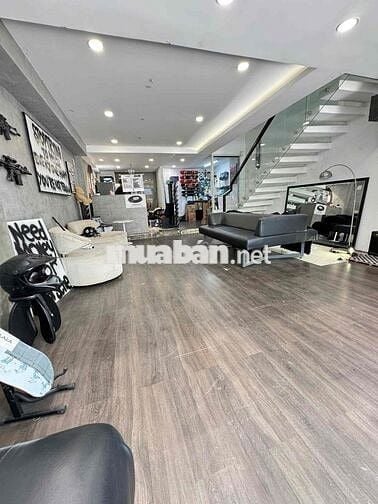 Cho thuê Villa sân vườn mini – Mặt tiền Nguyễn Đình Chính, Quận Phú Nh