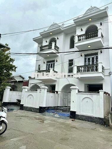 Nhà 3 tầng Lại Thế đường Diệu Quang full nội thất giá chỉ 3,68 tỷ