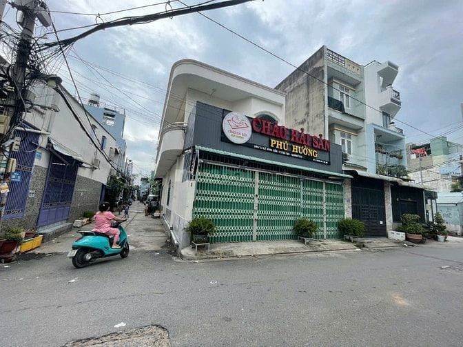 Nhà cho thuê góc 2MT hẻm đường Lê Đình Cẩn 8x14m 1 lầu giá 17 tr/thang