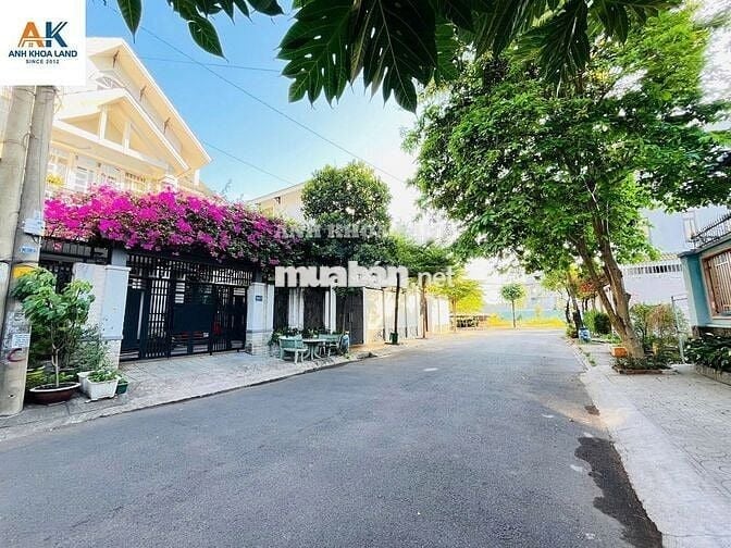 Đất biệt thự-đường 10m-có lề-sát Sog Hàh Xa Lộ Hà Nội DT172m2(8x21,5m)