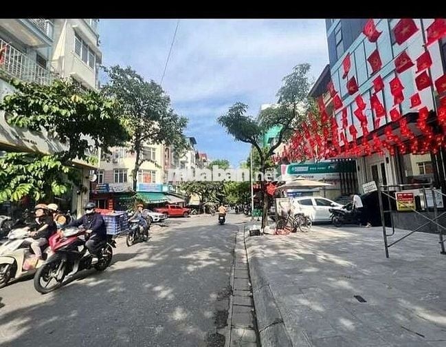 Tôi cần bán nhà 6tầng full nội thất, nhà mặt ngõ ô tô chánh đỗ kinh D.
