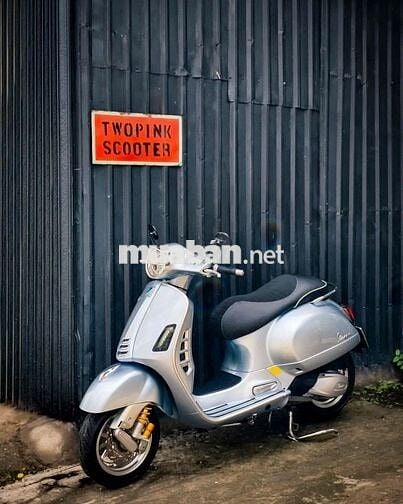 Vespa GTS300 HPE xanh băng giá, nhiều đồ chơi xịn