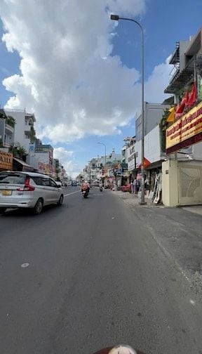 Nhà cũ tiện xây mới. Hẻm Xe Hơi – Lạc Long Quân, P.9, TB