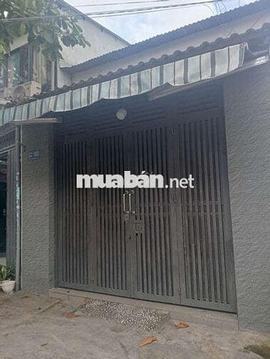 Nhà hẽm xe hơi 6m phạm hùng ngay chợ C2 DT 4 x 11m 1 lững