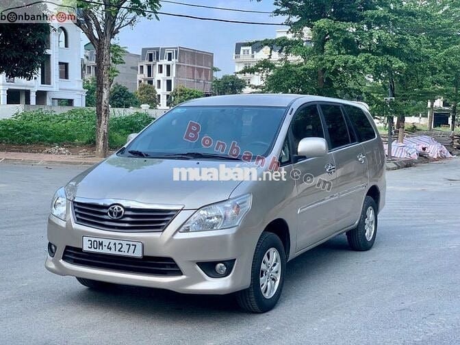 Toyota Innova 2.0J 2014