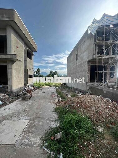 ĐẤT KIỆT OTO 69 LÊ NGÔ CÁT,  102m2 1,550 ty sát trường TH THUỶ XUÂN