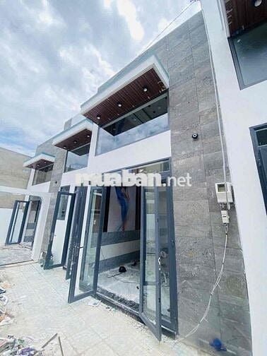 SIÊU PHẨM 3 CĂN NHÀ PHỐ FULL NỘI THẤT NGAY CHỢ BÀ ĐIỂM VÀ NHÀ THỜ