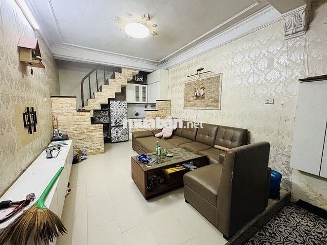 Nhà 4 tầng 2 ngủ 1 khách đẹp khu thành công