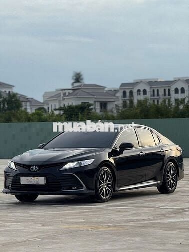 Toyota Camry 2022 2.0 Q mới đi 14.000 km nhập Thái