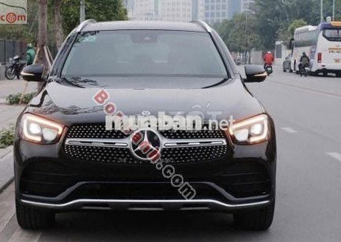 Động cơ 2.0 Turbo, dẫn động 4MATIC, mâm AMG