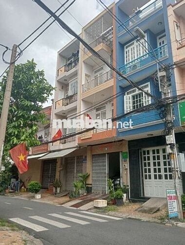 Bán nhà đối diện công viên đường 320 bông sao p5 q8 DT 4 x 18m 3 lầu