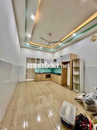 Nhà Mới Sạch Sẻ DT 240m2 1Trệt 3Lầu 6Pn 4Wc Sân Ôtô Đậu Nhà Hẻm Tải