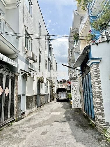 NHÀ ĐẸP Ở NGAY – HẺM XE HƠI – GẦN ĐH CÔNG NGHỆ SG - CAO LỖ PHƯỜNG 4-Q8