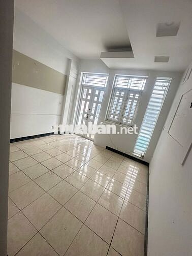 Cho thuê nhà 69/11/6 Nguyễn Cửu Đàm, 4.5x18m, 3 lầu, Giá 18 triệu TL